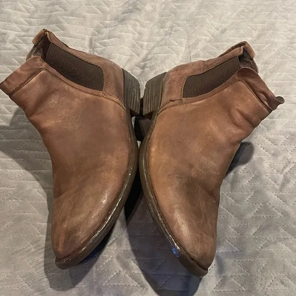 Born boots mens size 13 pre-owned condition brown