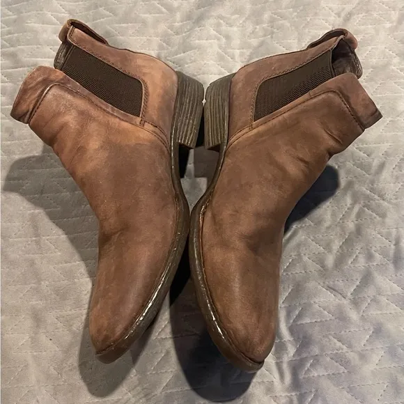 Born boots mens size 13 pre-owned condition brown