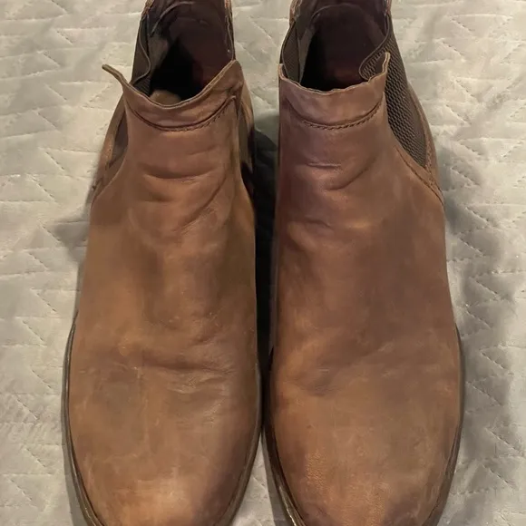 Born boots mens size 13 pre-owned condition brown
