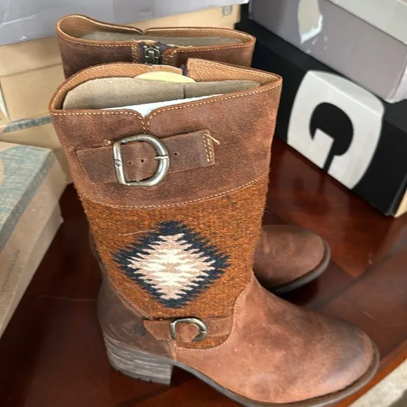 BORN Women's Triana Brown 9.5 boots brand new