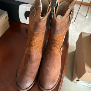 BORN Women's Triana Brown 9.5 boots brand new