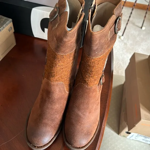 BORN Women's Triana Brown 9.5 boots brand new