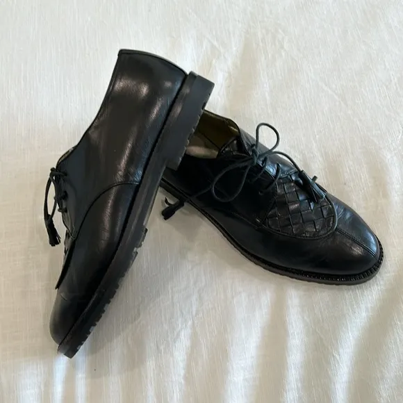 Bottega Veneta leather shoes.