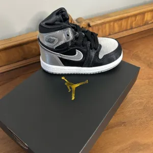 BRAND NEW Jordan Kids' Retro High Shoes - Black, Medium Gray and White, Size 5c