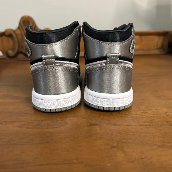 BRAND NEW Jordan Kids' Retro High Shoes - Black, Medium Gray and White, Size 5c
