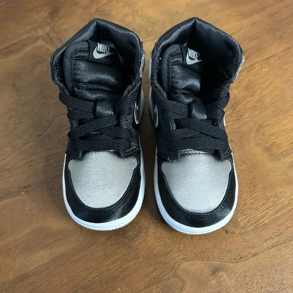 BRAND NEW Jordan Kids' Retro High Shoes - Black, Medium Gray and White, Size 5c