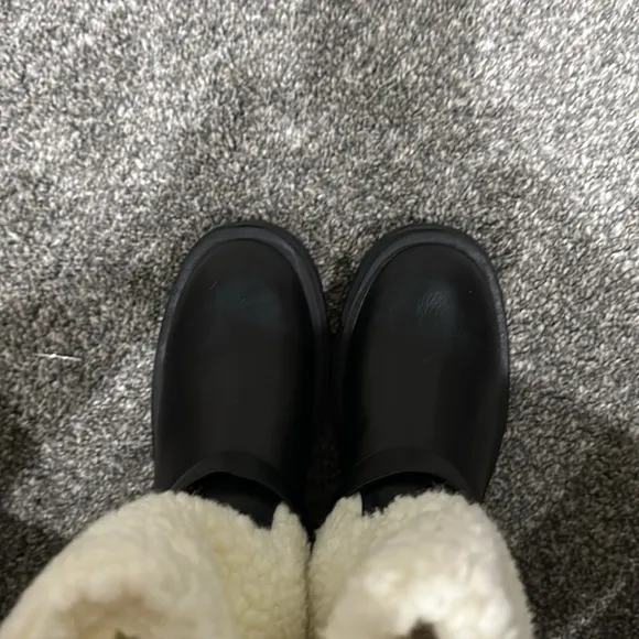 Brand new Scout Sherpa boots. Silver buckle. Size 9