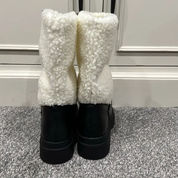 Brand new Scout Sherpa boots. Silver buckle. Size 9