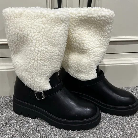Brand new Scout Sherpa boots. Silver buckle. Size 9