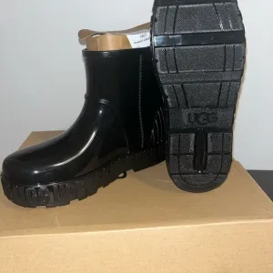 BRAND NEW UGG DRIZLITA RAIN BOOT