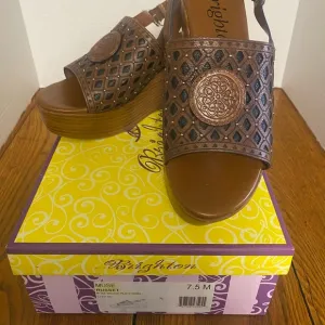Brighton Muse Wedge Platform Sandals in russet. Size 7.5