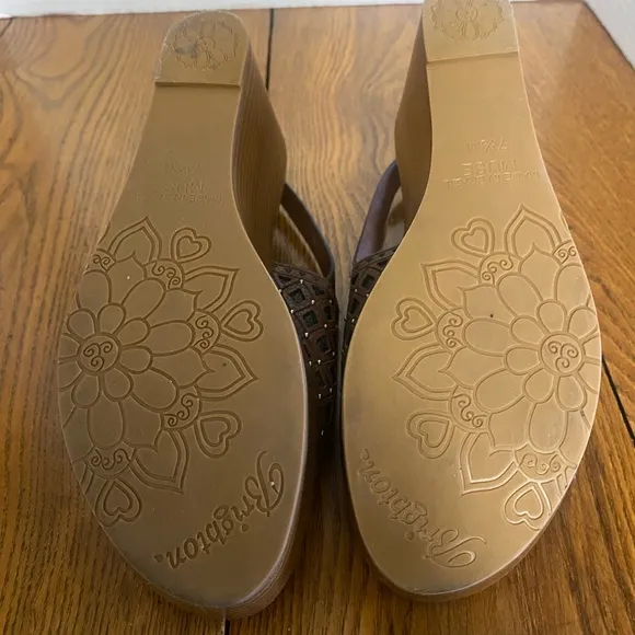 Brighton Muse Wedge Platform Sandals in russet. Size 7.5