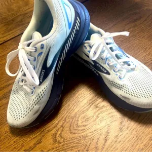BROOKS ADRENALINE GTS 23  Women's Sneakers SIZE 8