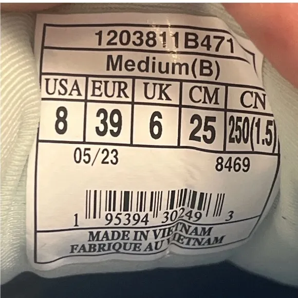 BROOKS ADRENALINE GTS 23  Women's Sneakers SIZE 8