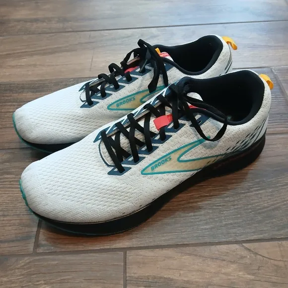 Brooks Levitate 5 Shoes Mens 11.5 D White Running Sneakers 1103701D179
