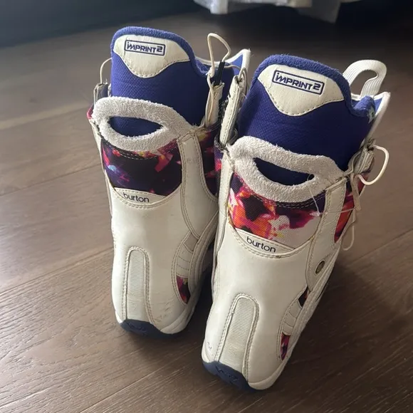 Burton Snowboard Boots Sz 6, quick releases and tighten lacing