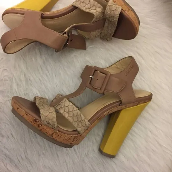 CALVIN KLEIN SZ 7 T STRAP SANDAL YELLOW HEEL SHOE