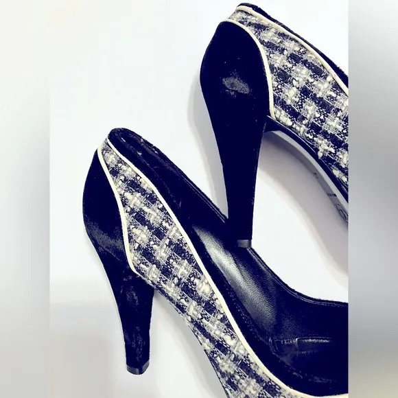 Chanel Tweed Pumps VGUC Size EU 40 black and white or cream