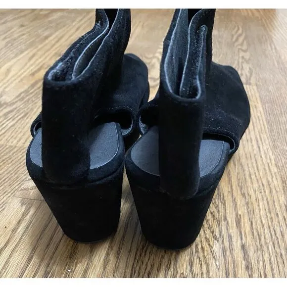 Chocolat Blu Women Shoes &quot;White&quot; Peep‎ Toe Wedge Size 7.5 Black Suede