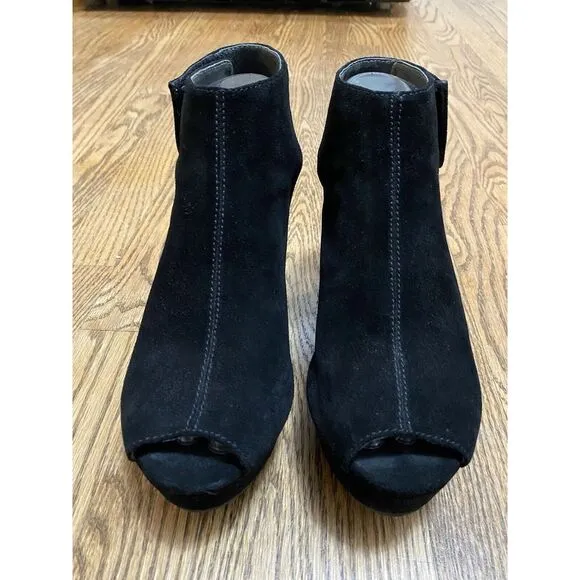 Chocolat Blu Women Shoes &quot;White&quot; Peep‎ Toe Wedge Size 7.5 Black Suede