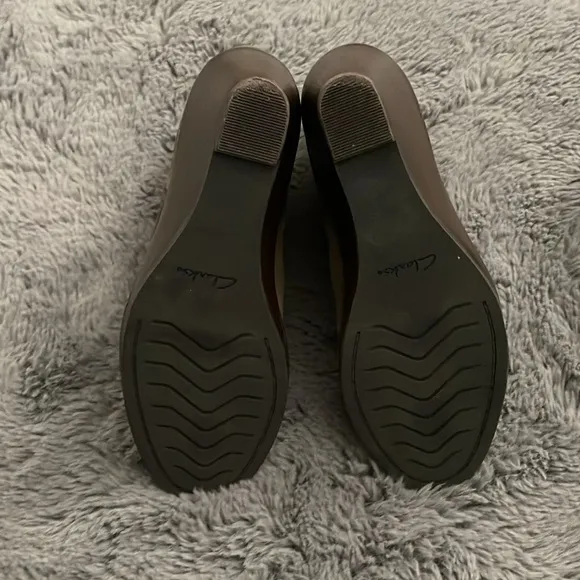 Clarks Clarkdale 2 Top Olive Green Suede Heeled Wedge Booties