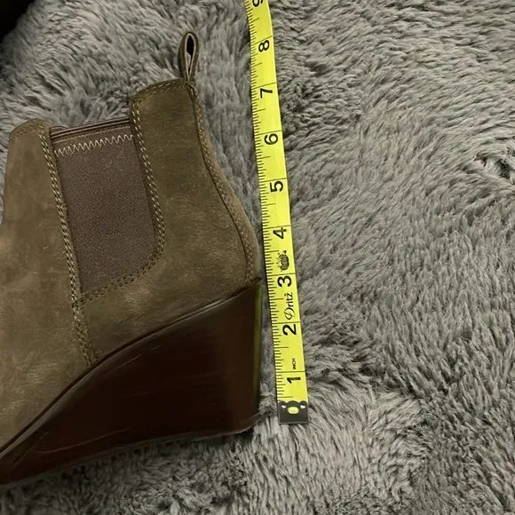 Clarks Clarkdale 2 Top Olive Green Suede Heeled Wedge Booties