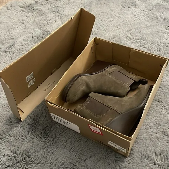 Clarks Clarkdale 2 Top Olive Green Suede Heeled Wedge Booties