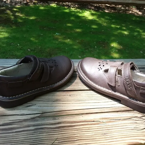 Clark's Girls Leather Shoes.