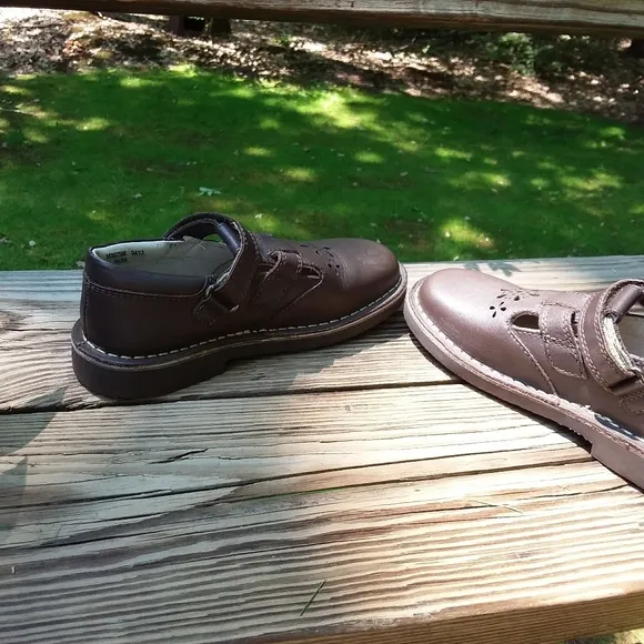 Clark's Girls Leather Shoes.