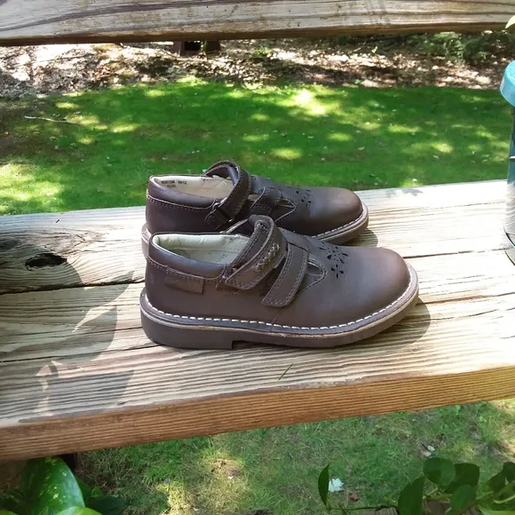 Clark's Girls Leather Shoes.