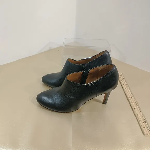 Coach Black Leather Shoes Seneca Booties 10B EU 40. Condition is Pre-owned.