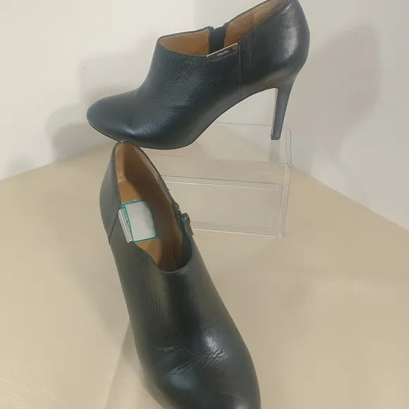 Coach Black Leather Shoes Seneca Booties 10B EU 40. Condition is Pre-owned.