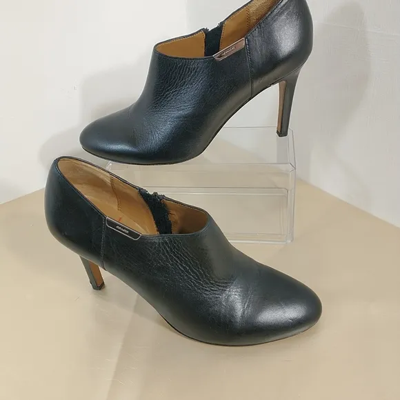 Coach Black Leather Shoes Seneca Booties 10B EU 40. Condition is Pre-owned.