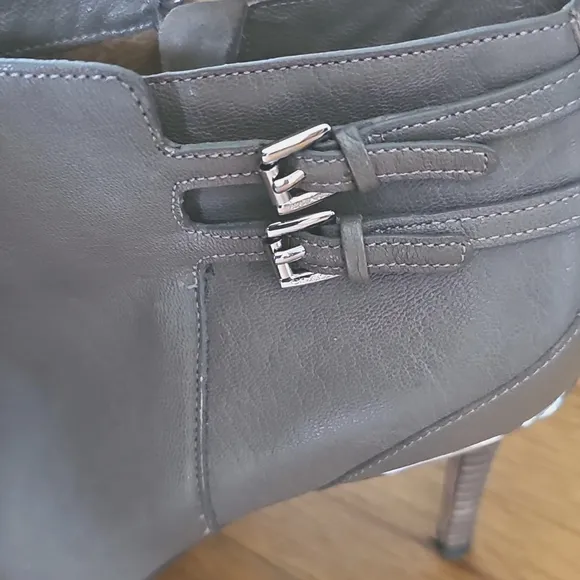 Coach Daphney Heeled Leather Booties Women's Size 9 B