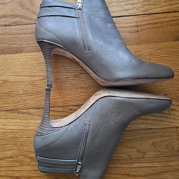 Coach Daphney Heeled Leather Booties Women's Size 9 B