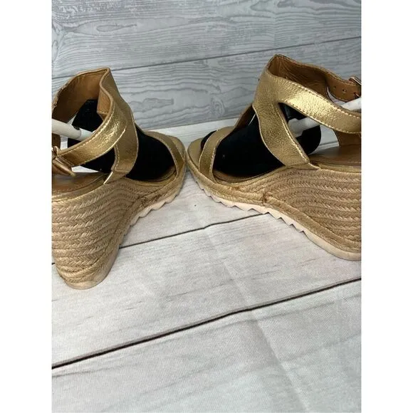 Coach Leeanne Womens Gold Metallic Tumbled Platform Wedge Sandals size 9.5