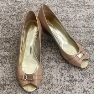 Coach Tan Wedge Patent Leather Shoes 1-