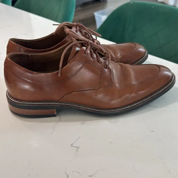 Cole Haan men’s loafer dress shoes.  Brown, men’s size 8.
