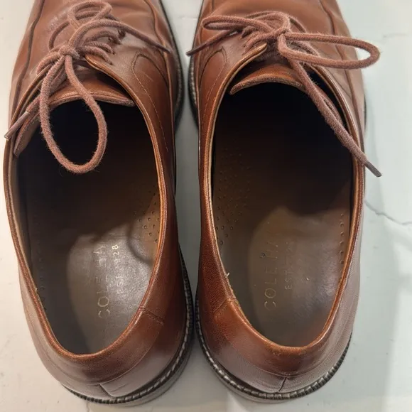 Cole Haan men’s loafer dress shoes.  Brown, men’s size 8.