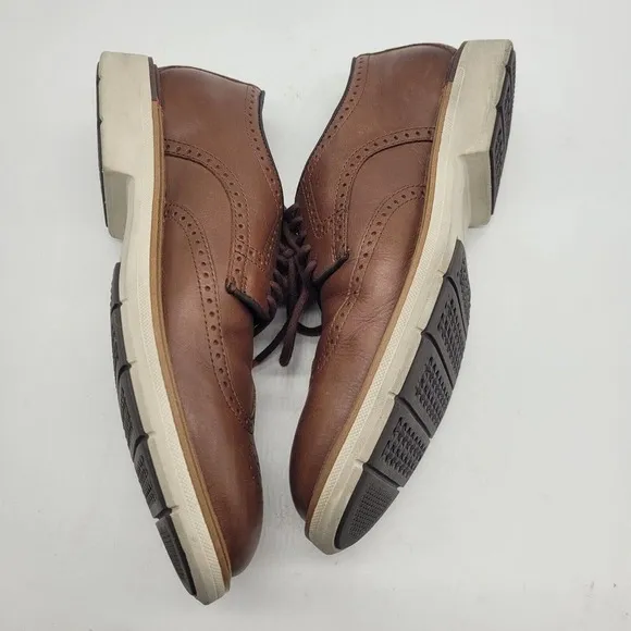 Cole Haan Men's sz 9 M Go-To Wingtip Oxford lace up shoes C35085 brown leather