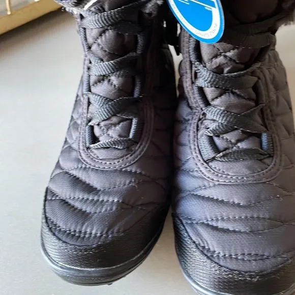Columbia Boots Girl  new size 2