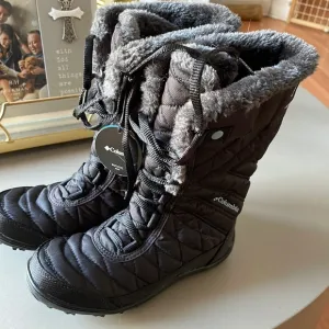 Columbia Boots Girl  new size 2