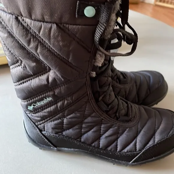 Columbia Boots Girl  new size 2
