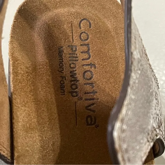 Comfortiva Abria Grey Flower Wedge Sandals Women's Shoes Size 9.5 like new