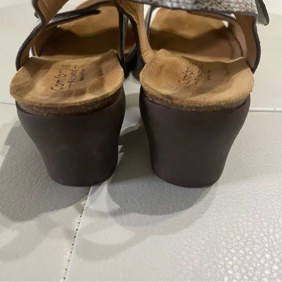 Comfortiva Abria Grey Flower Wedge Sandals Women's Shoes Size 9.5 like new