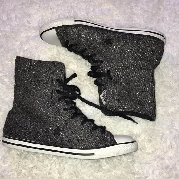 Converse high top shoes NWOT