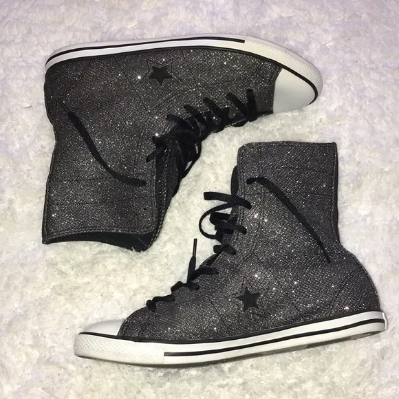 Converse high top shoes NWOT