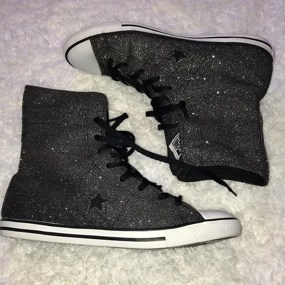 Converse high top shoes NWOT