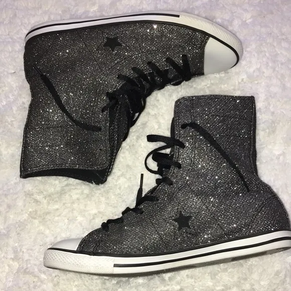 Converse high top shoes NWOT