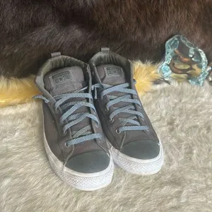 Converse high top shoes  11 (3600)